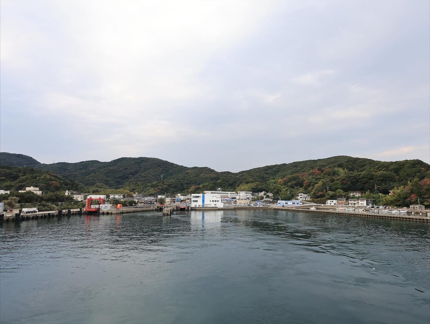 The harbor of Saganoseki and the mountains
