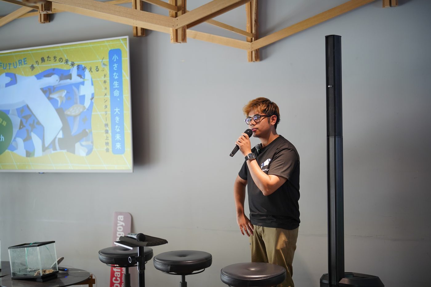 Narita Jun speaking at a screening